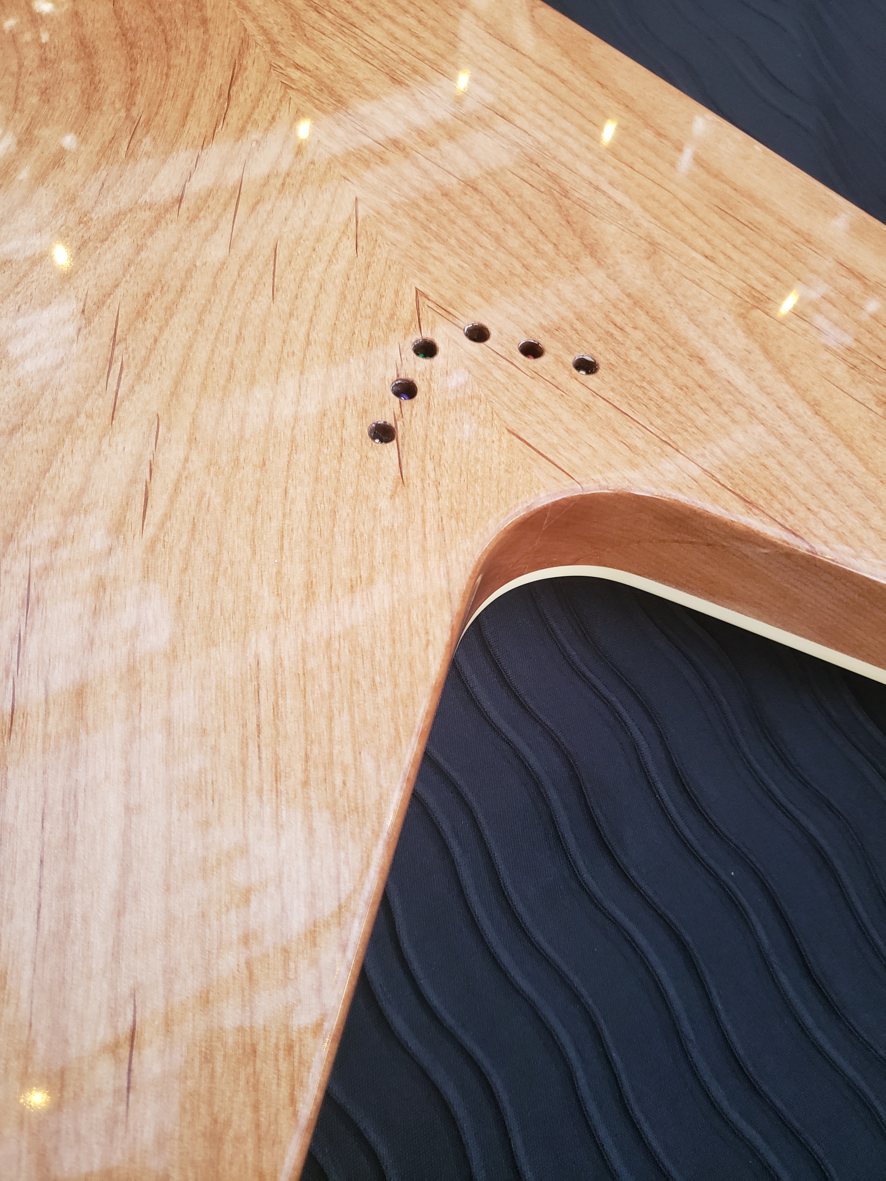 Back of the Ashley V, grain runs parralel to edges and meets in a v at the centerline with 58 style ferrules