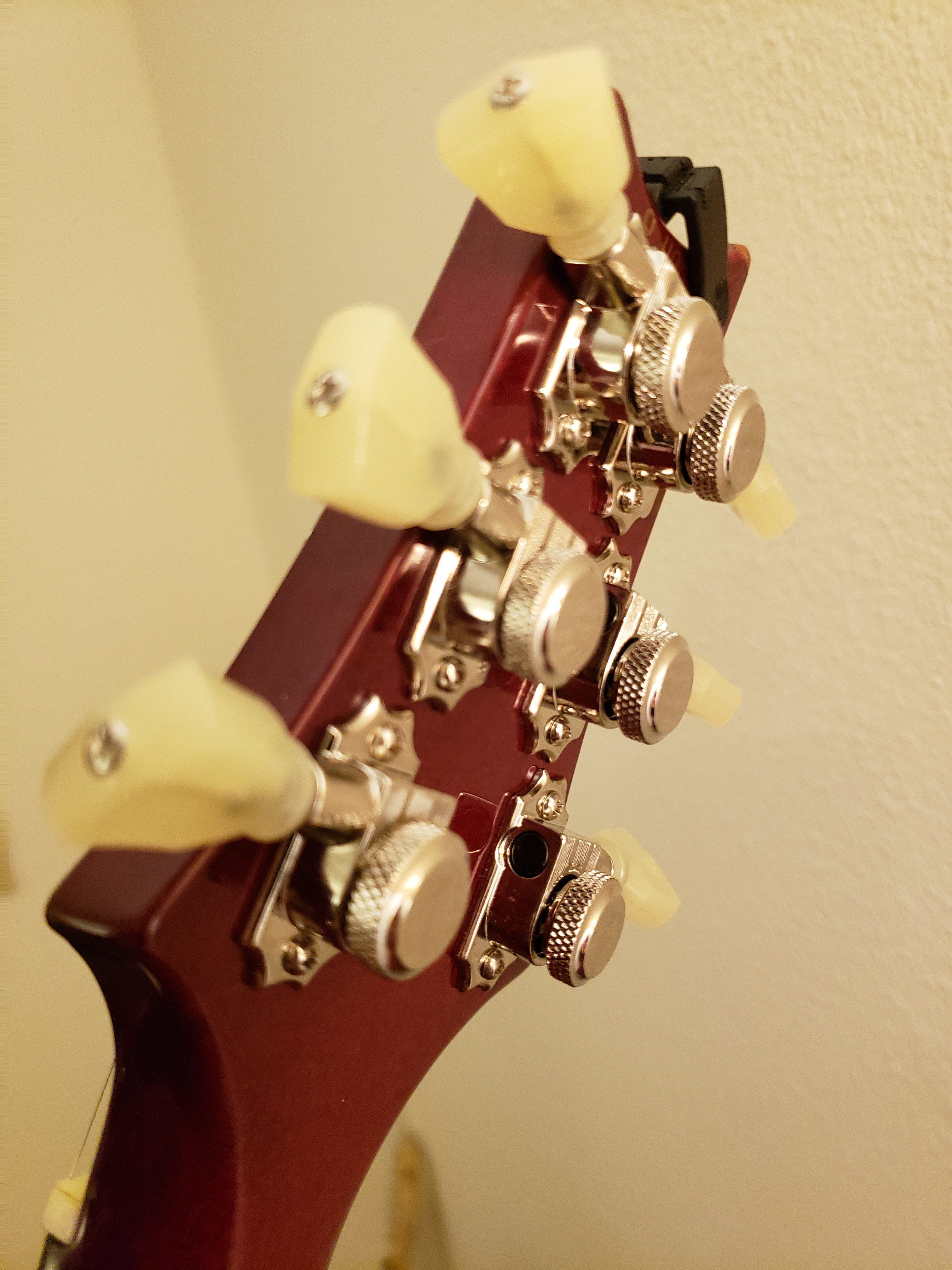 Upgraded to Kluson locking tuners, a drop in replacement